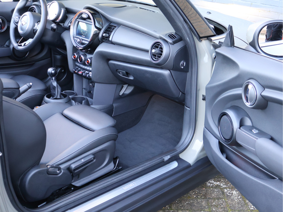 MINI Cabrio 1.5 One Chili