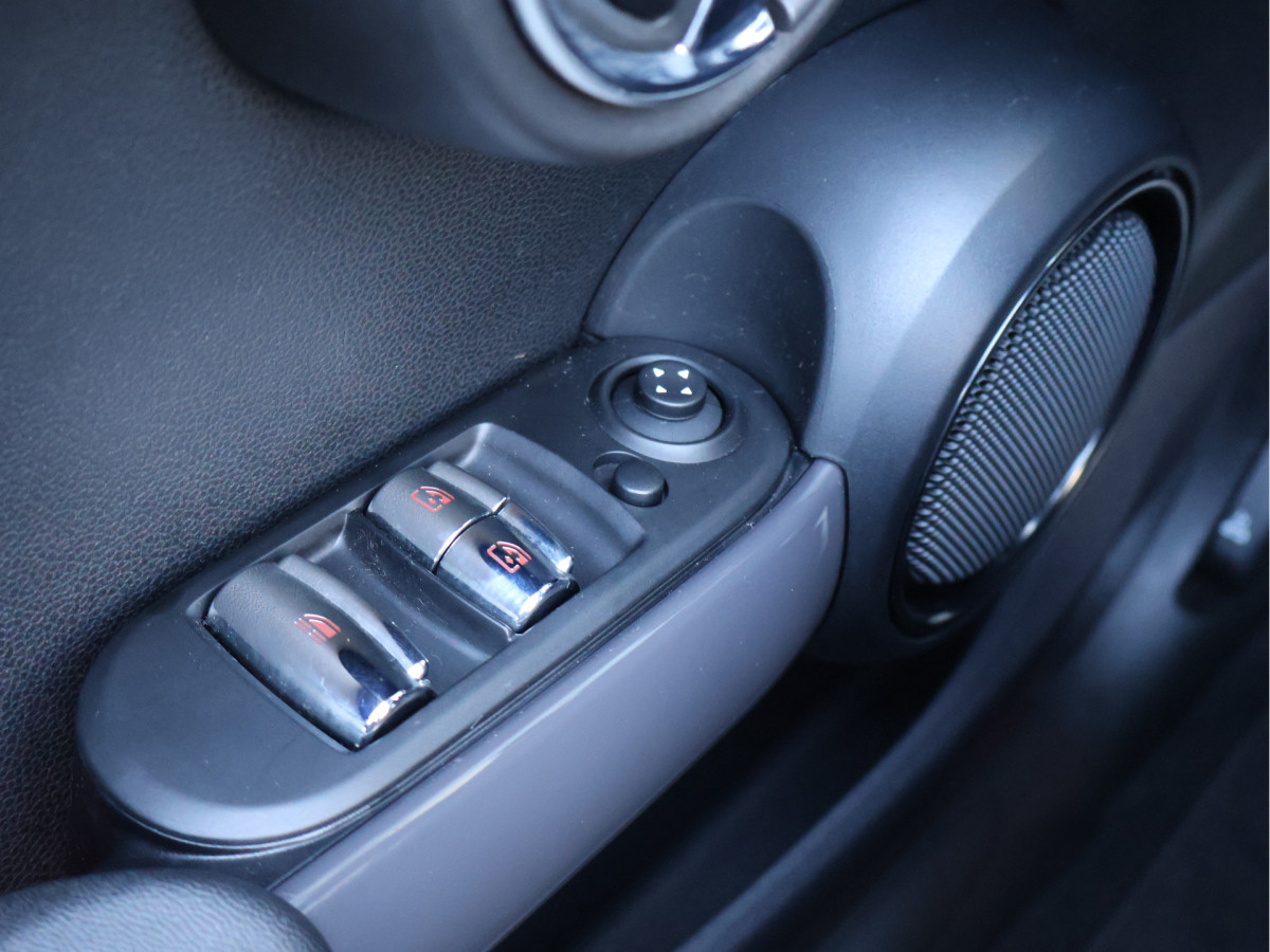 MINI Cabrio 1.5 One Chili