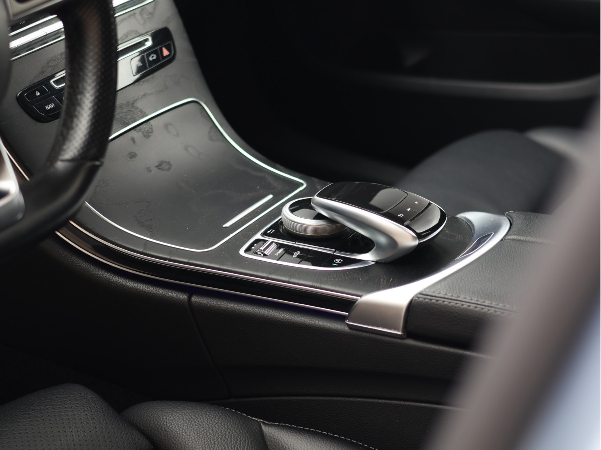 Mercedes-Benz C-Klasse 180 AMG line