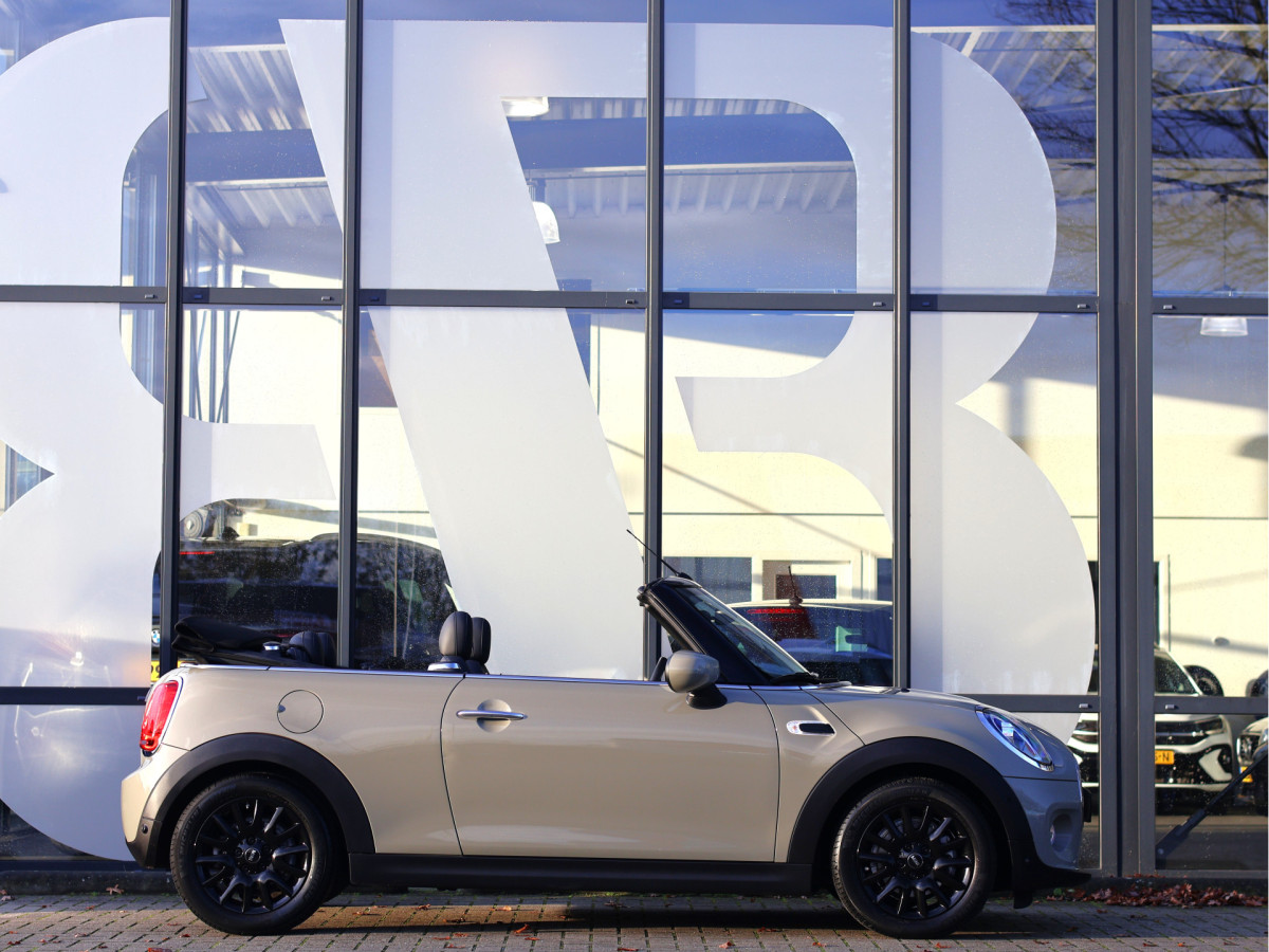MINI Cabrio 1.5 One Chili