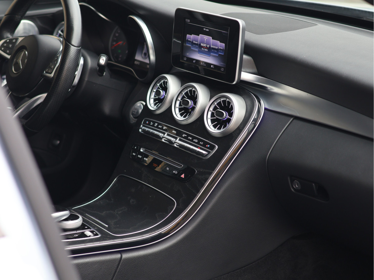 Mercedes-Benz C-Klasse 180 AMG line