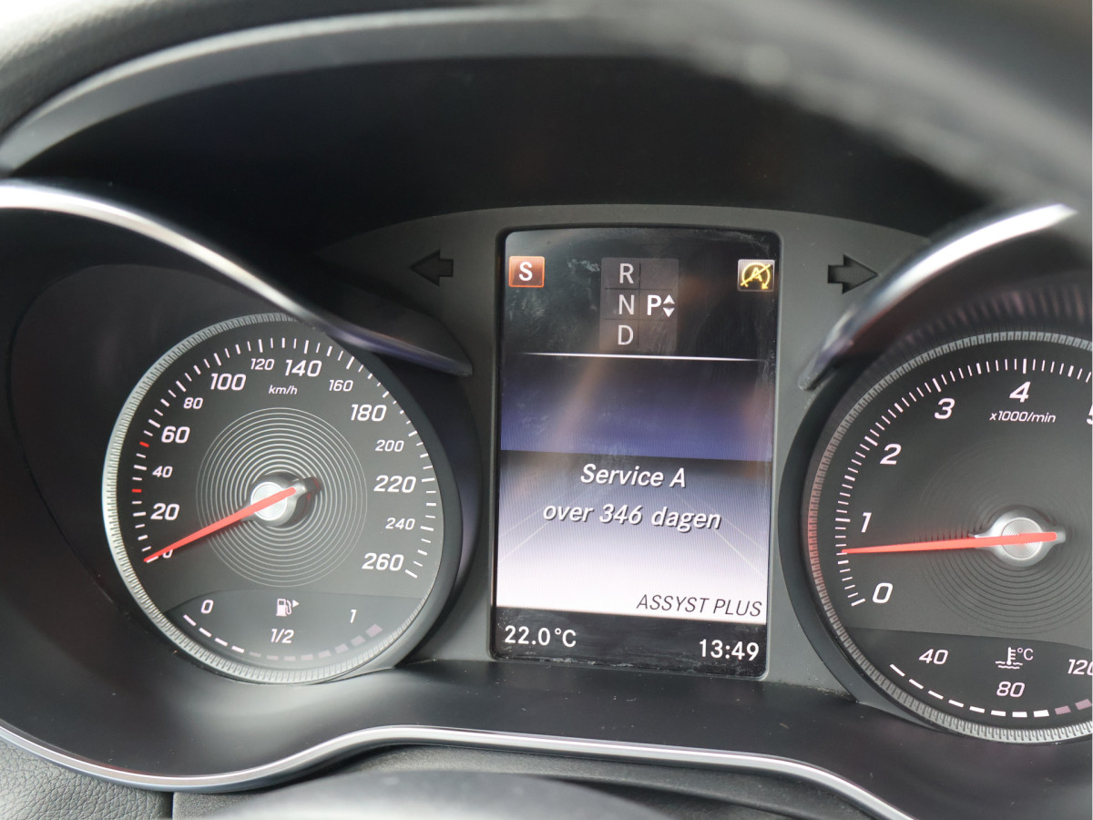 Mercedes-Benz C-Klasse 180 AMG line