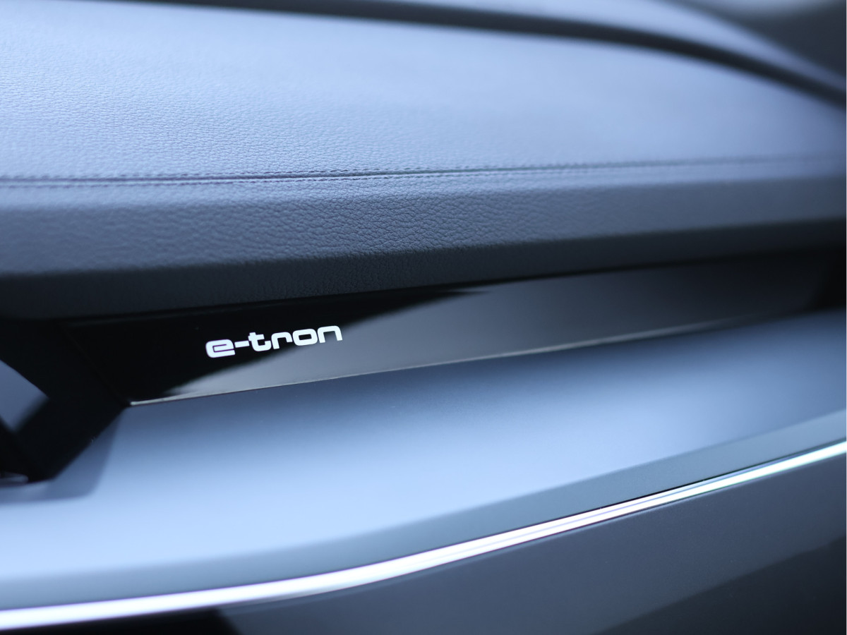 Audi e-tron 55 quattro Business Plus 95 kWh S-line