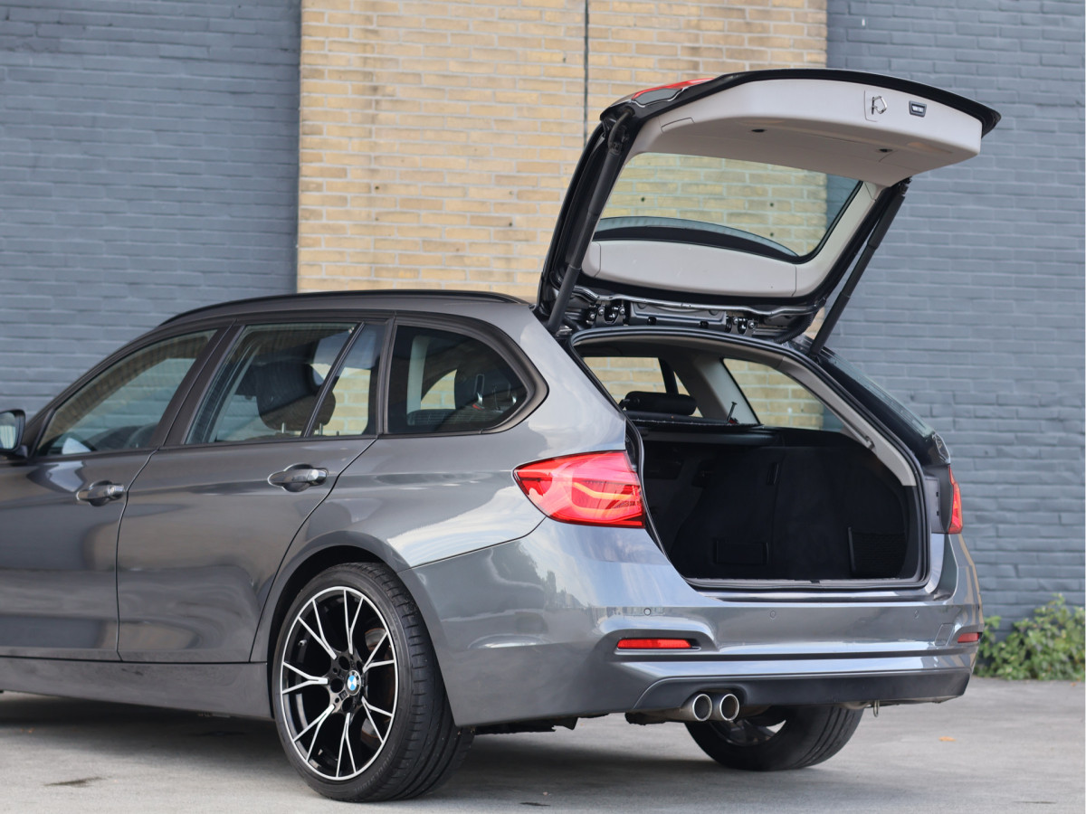 BMW 3 Serie Touring 320d High Executive Automaat