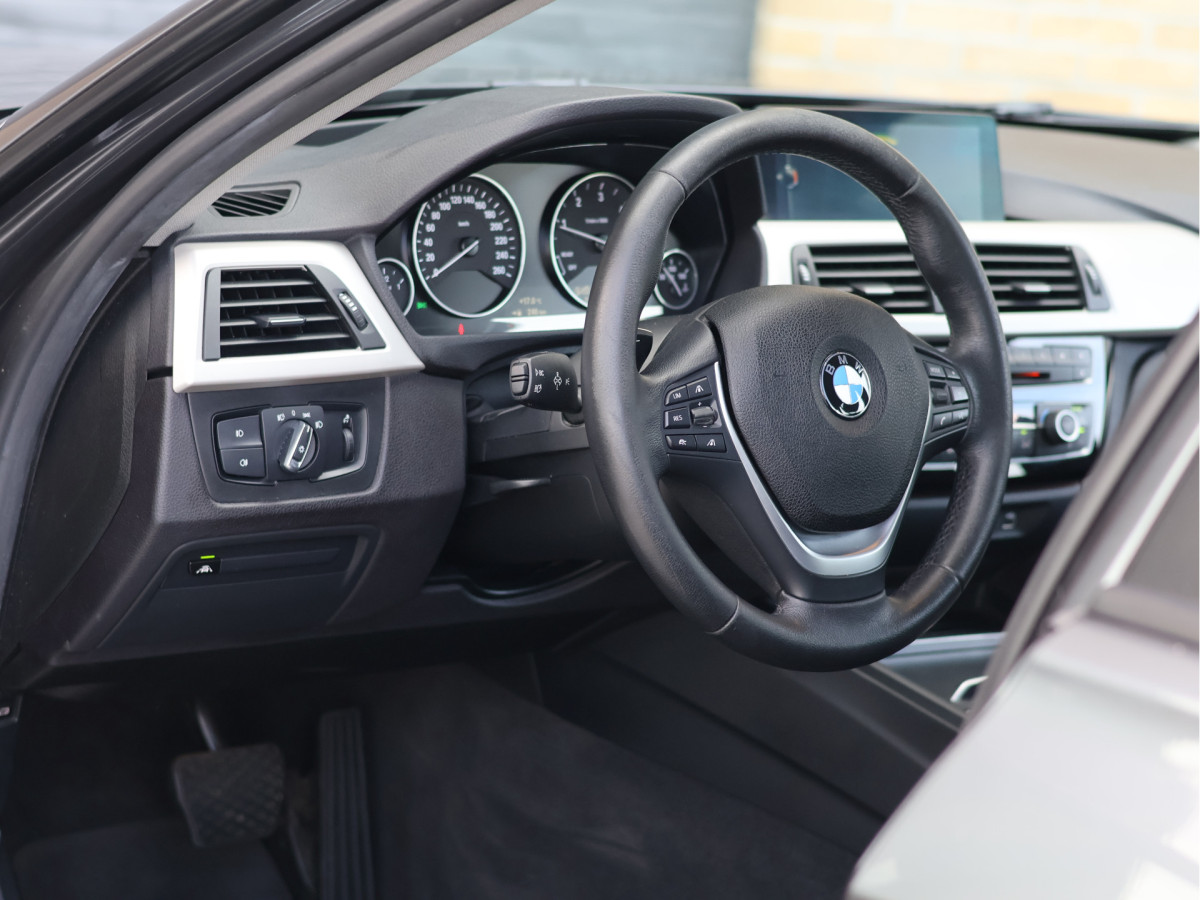 BMW 3 Serie Touring 320d High Executive Automaat