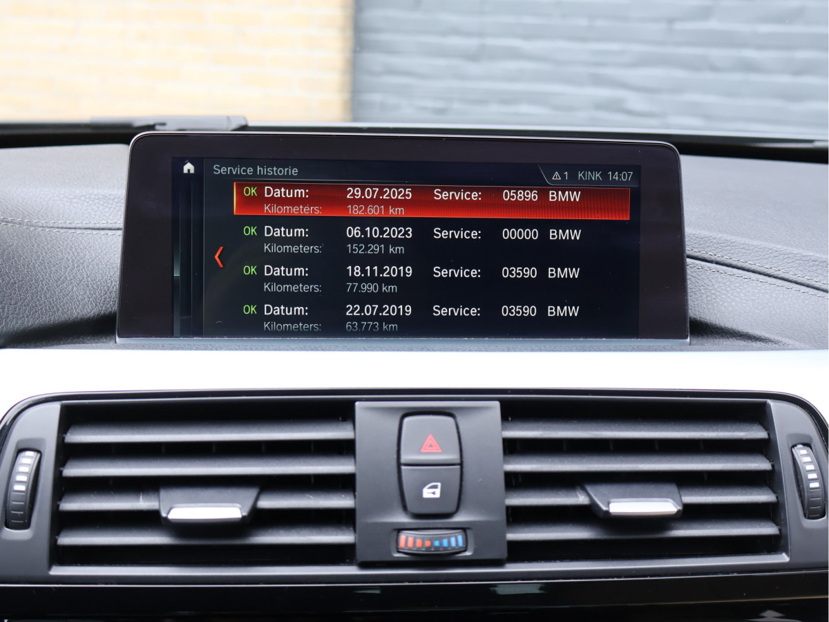 BMW 3 Serie Touring 320i M Sport Automaat