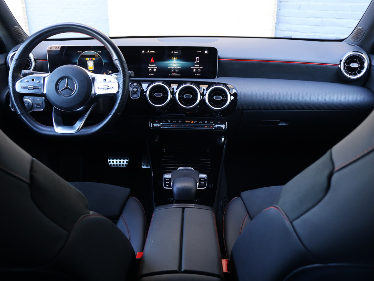 Mercedes-Benz A-Klasse 180 AMG Line Automaat