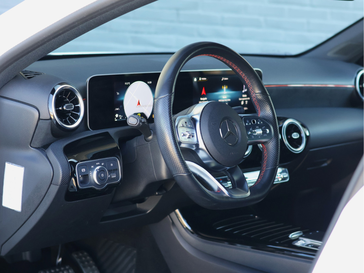 Mercedes-Benz A-Klasse 180 AMG Line Automaat