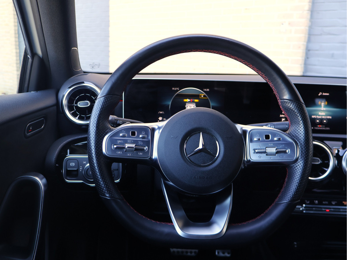Mercedes-Benz A-Klasse 180 AMG Line Automaat