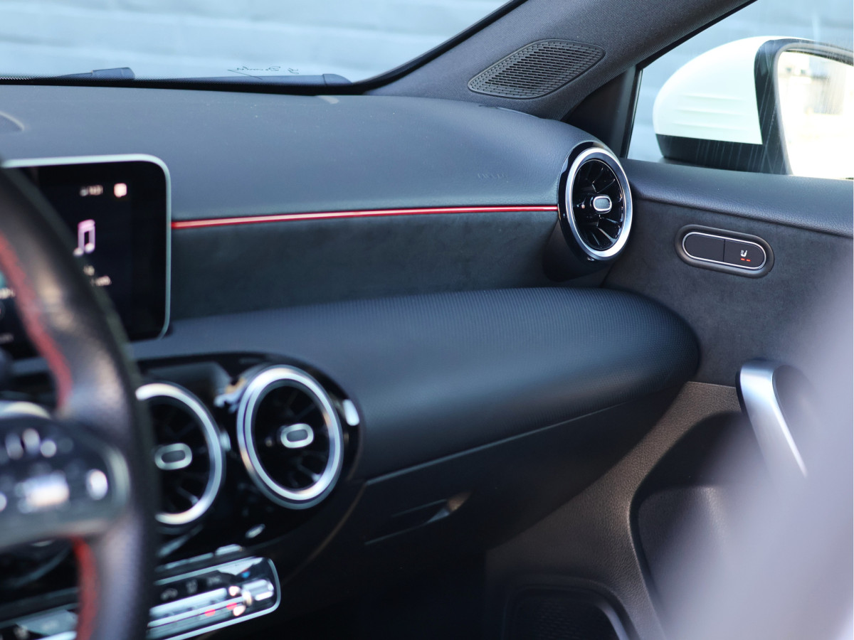 Mercedes-Benz A-Klasse 180 AMG Line Automaat