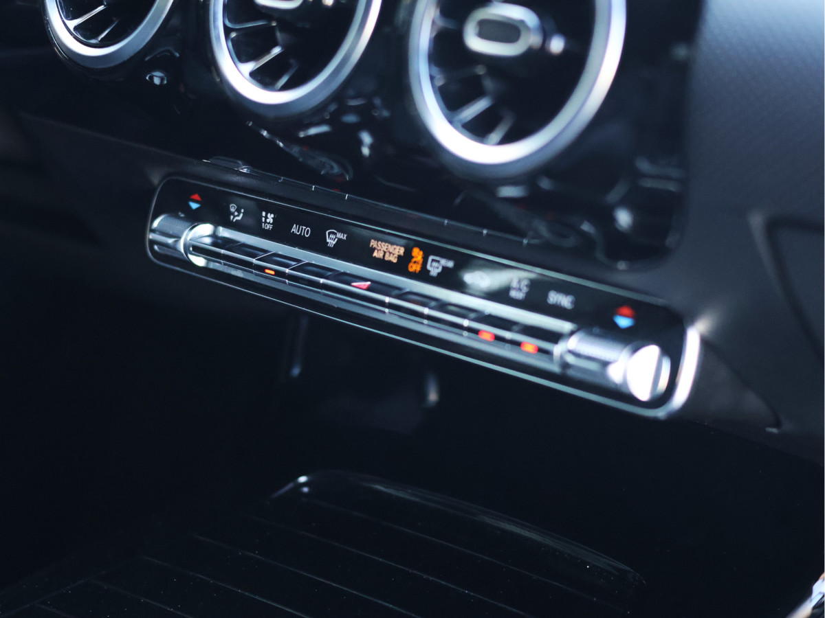 Mercedes-Benz A-Klasse 180 AMG Line Automaat