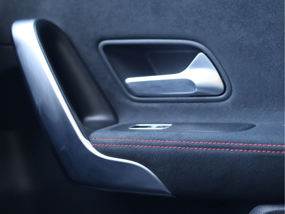Mercedes-Benz A-Klasse 180 AMG Line Automaat