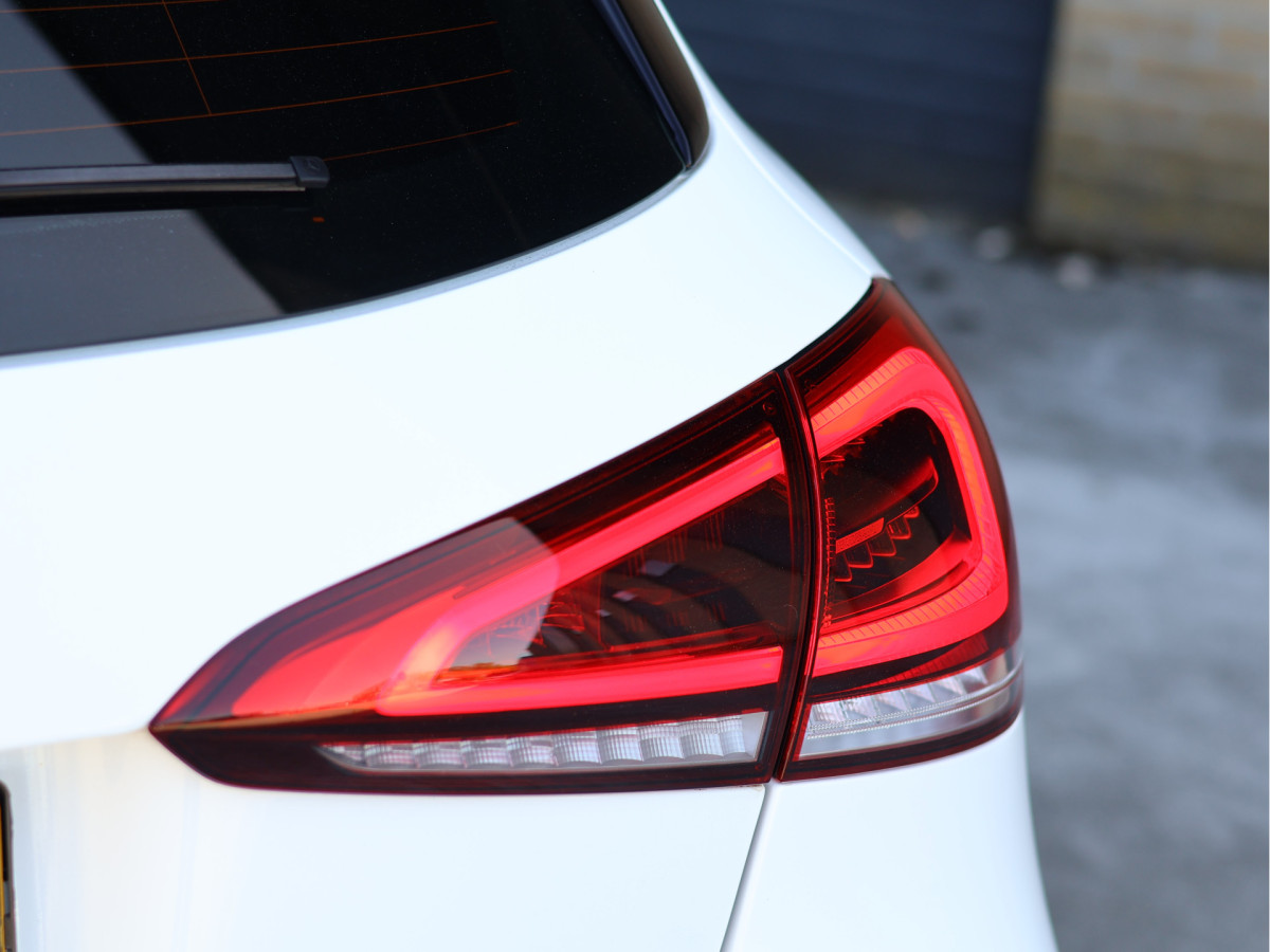 Mercedes-Benz A-Klasse 180 AMG Line Automaat