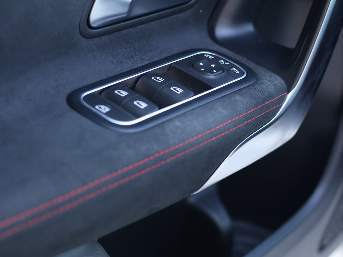 Mercedes-Benz A-Klasse 180 AMG Line Automaat