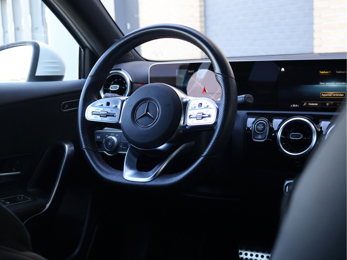 Mercedes-Benz A-Klasse 180 AMG Line Automaat