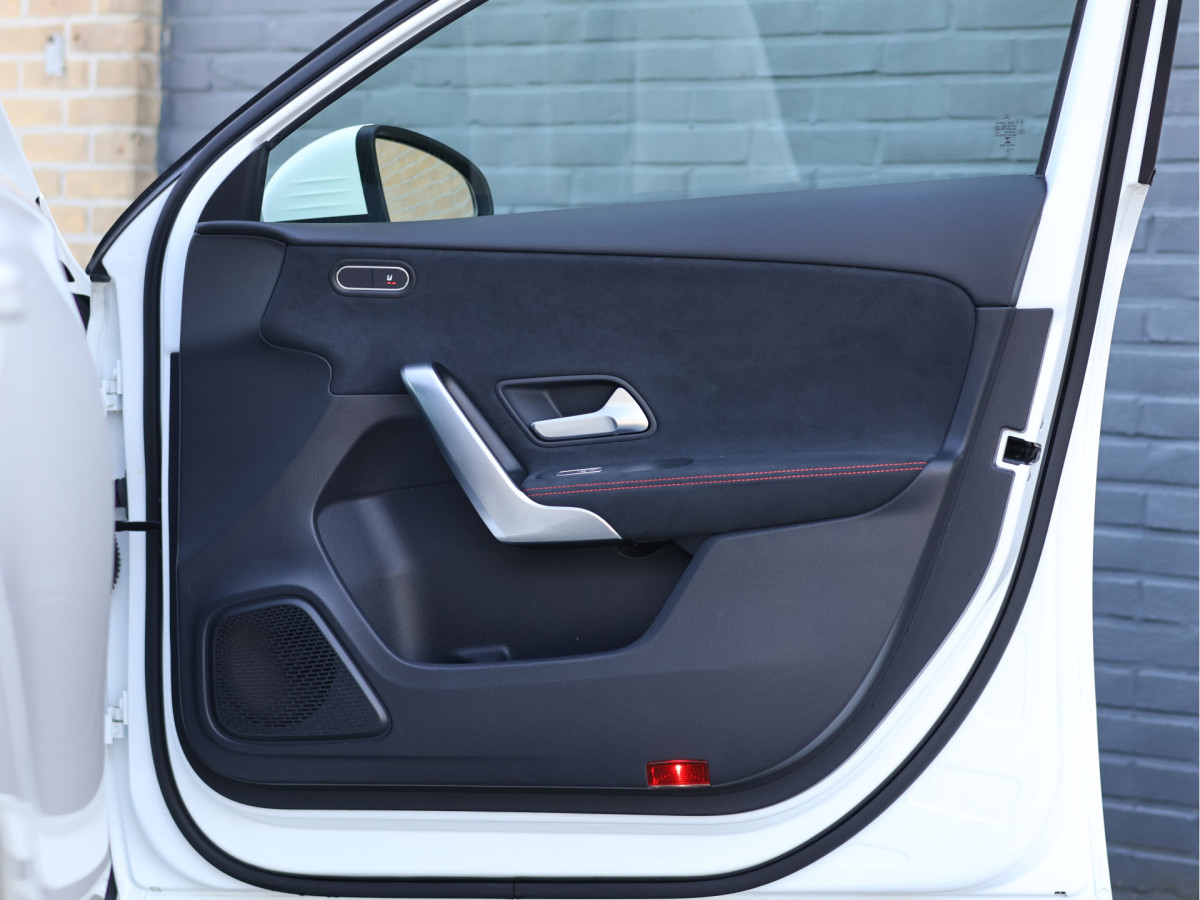 Mercedes-Benz A-Klasse 180 AMG Line Automaat