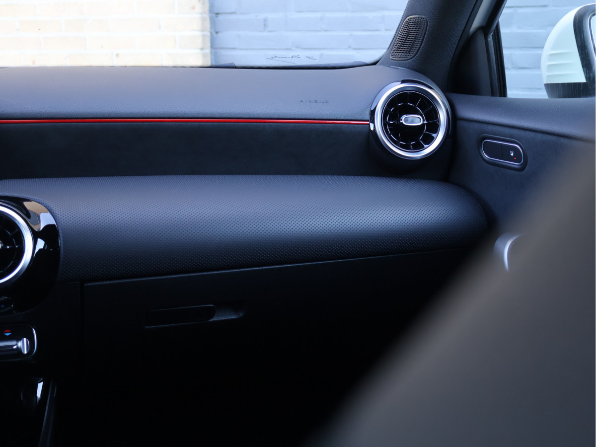 Mercedes-Benz A-Klasse 180 AMG Line Automaat