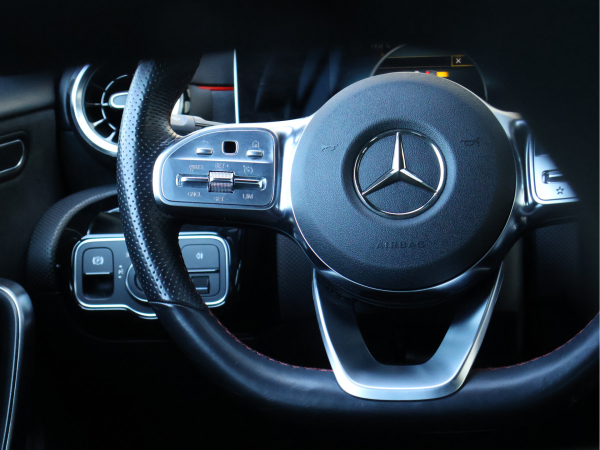 Mercedes-Benz A-Klasse 180 AMG Line Automaat