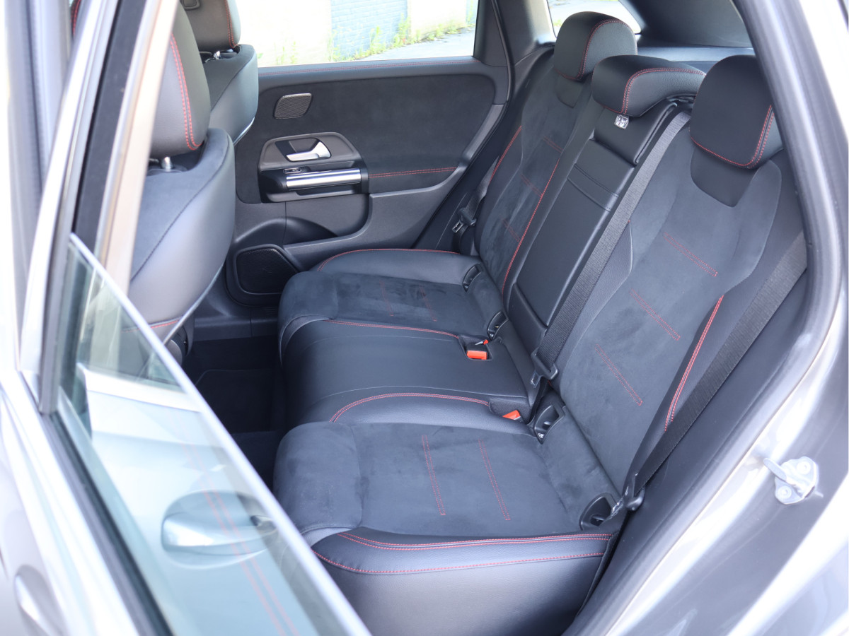 Mercedes-Benz B-Klasse 250 AMG line 225PK
