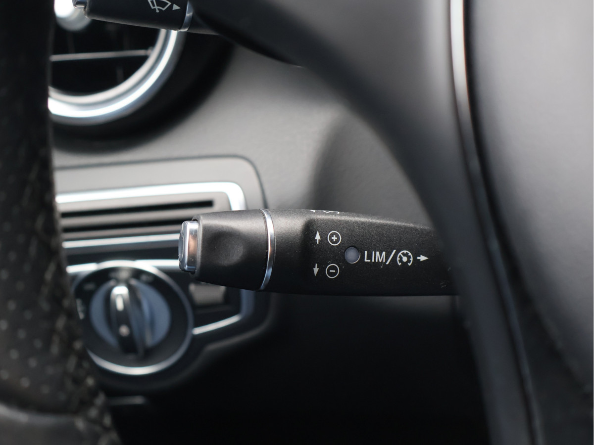 Mercedes-Benz C-Klasse 180 Premium Plus Automaat