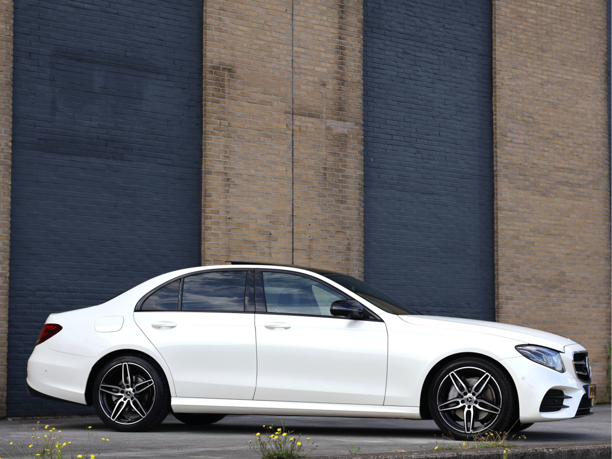 Mercedes-Benz E-Klasse 200 AMG line