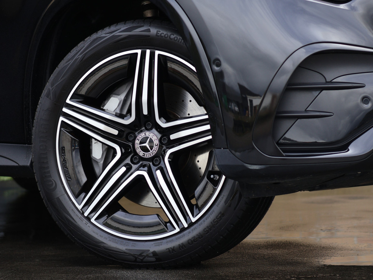 Mercedes-Benz GLC 300e 4MATIC AMG Line