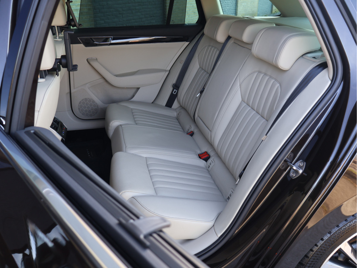Škoda Superb Combi 2.0 TSI DSG 4x4 Laurin & Klement