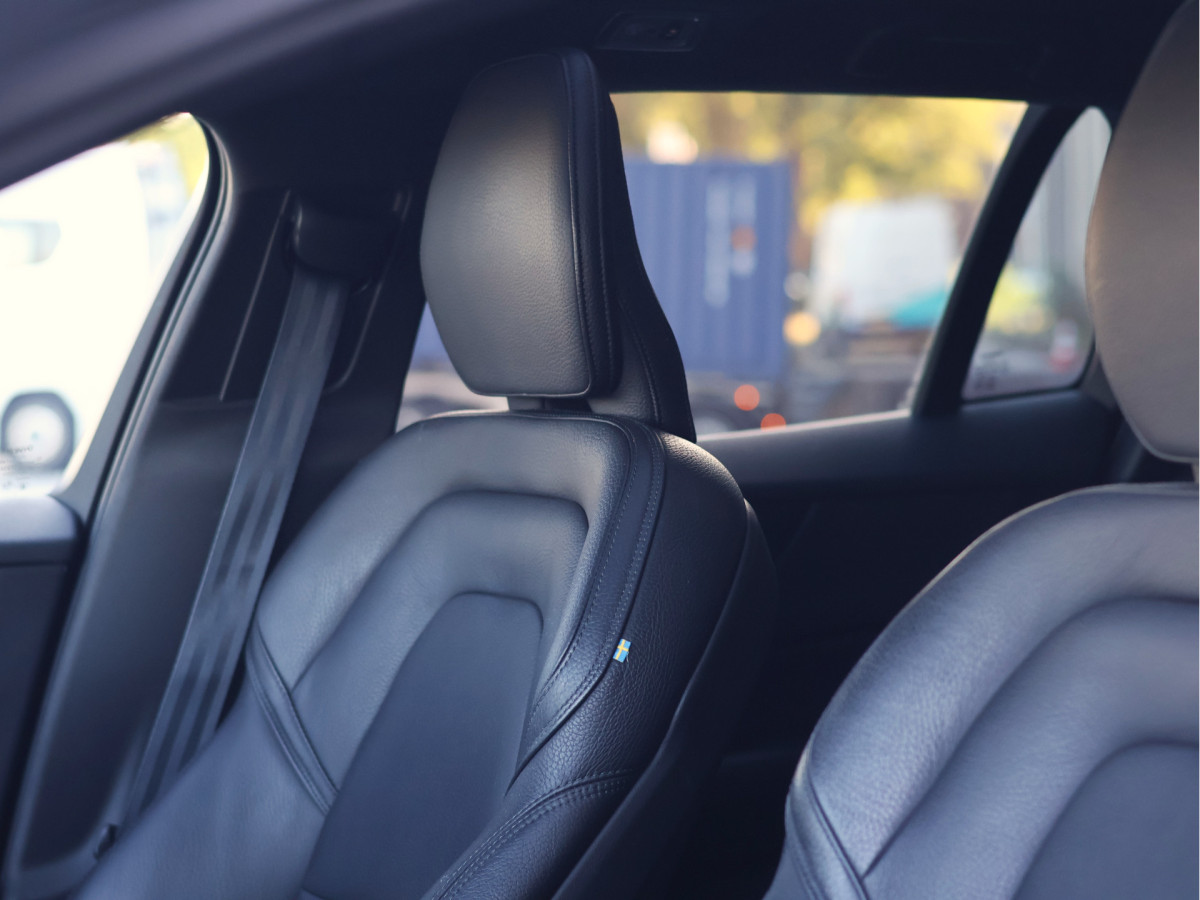 Volvo V60 2.0 T6 Recharge AWD R-Design