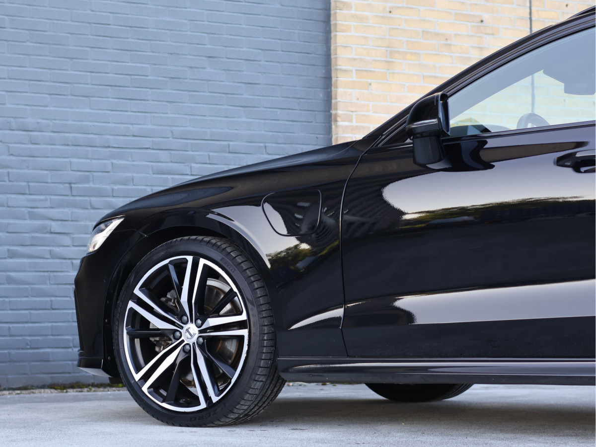 Volvo V60 2.0 T6 Recharge AWD R-Design