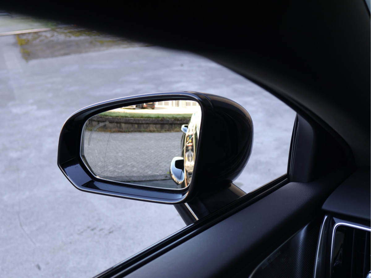 Volvo V60 2.0 T6 Recharge AWD R-Design