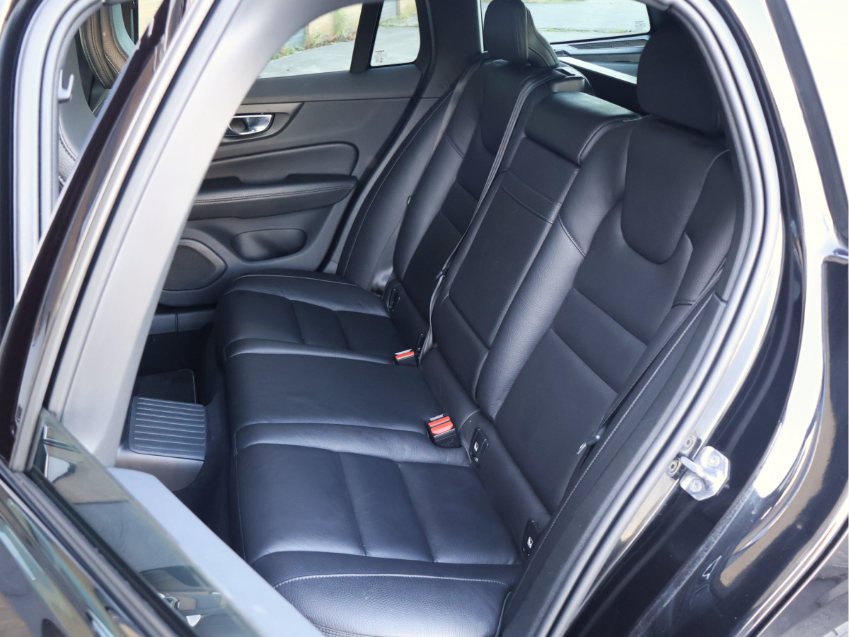 Volvo V60 2.0 T6 Recharge AWD R-Design