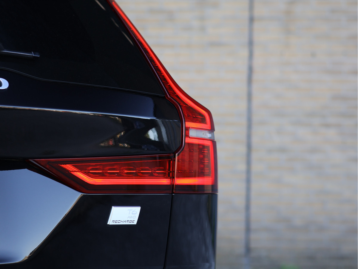 Volvo V60 2.0 T6 Recharge AWD R-Design