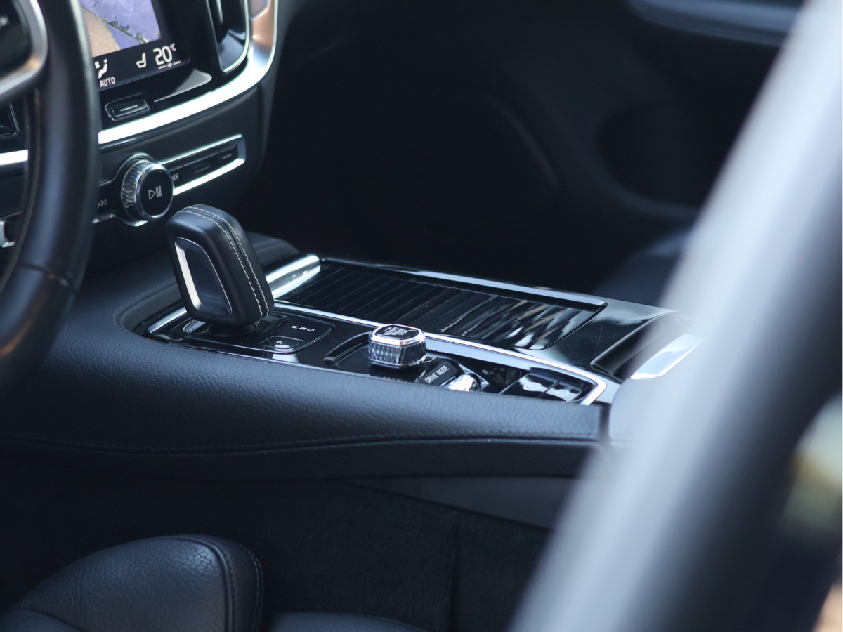 Volvo V60 2.0 T6 Recharge AWD R-Design