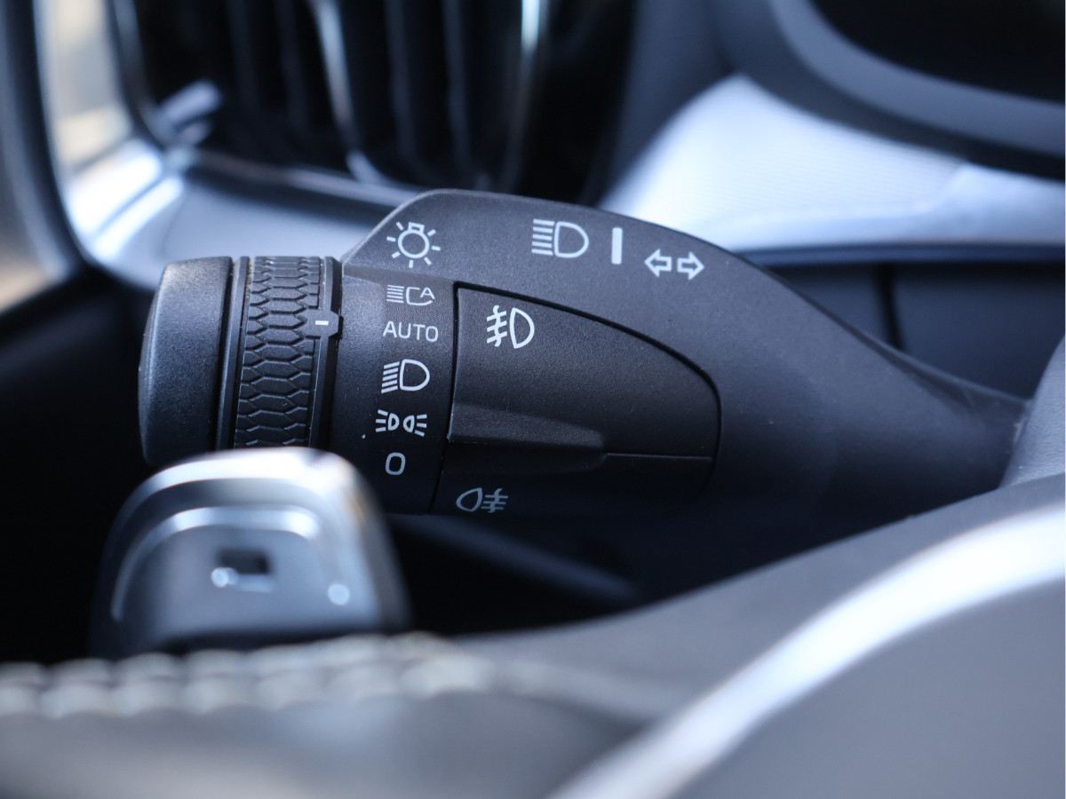Volvo V60 2.0 T6 Recharge AWD R-Design