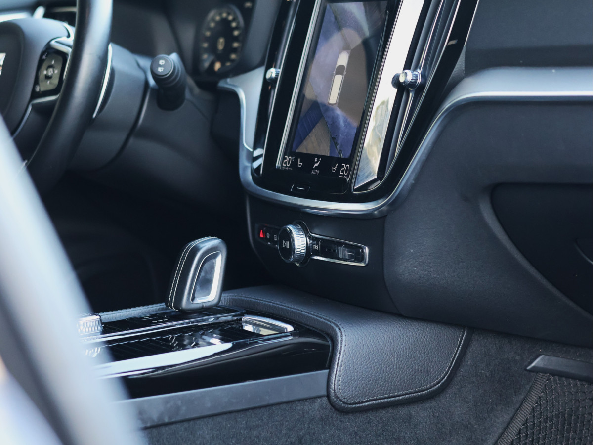 Volvo V60 2.0 T6 Recharge AWD R-Design