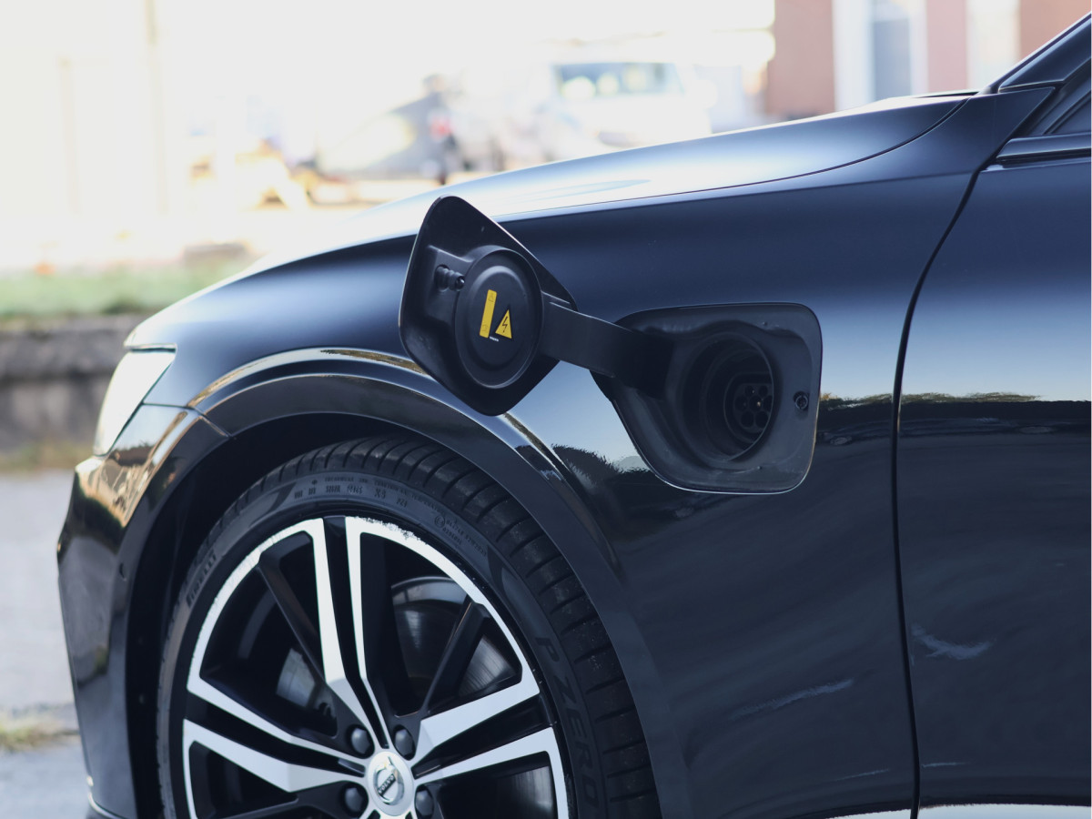 Volvo V60 2.0 T6 Recharge AWD R-Design