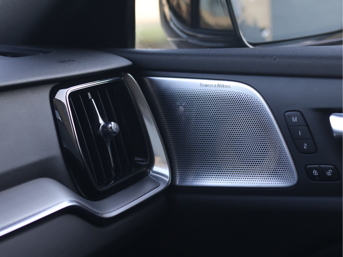 Volvo V60 2.0 T6 Recharge AWD R-Design