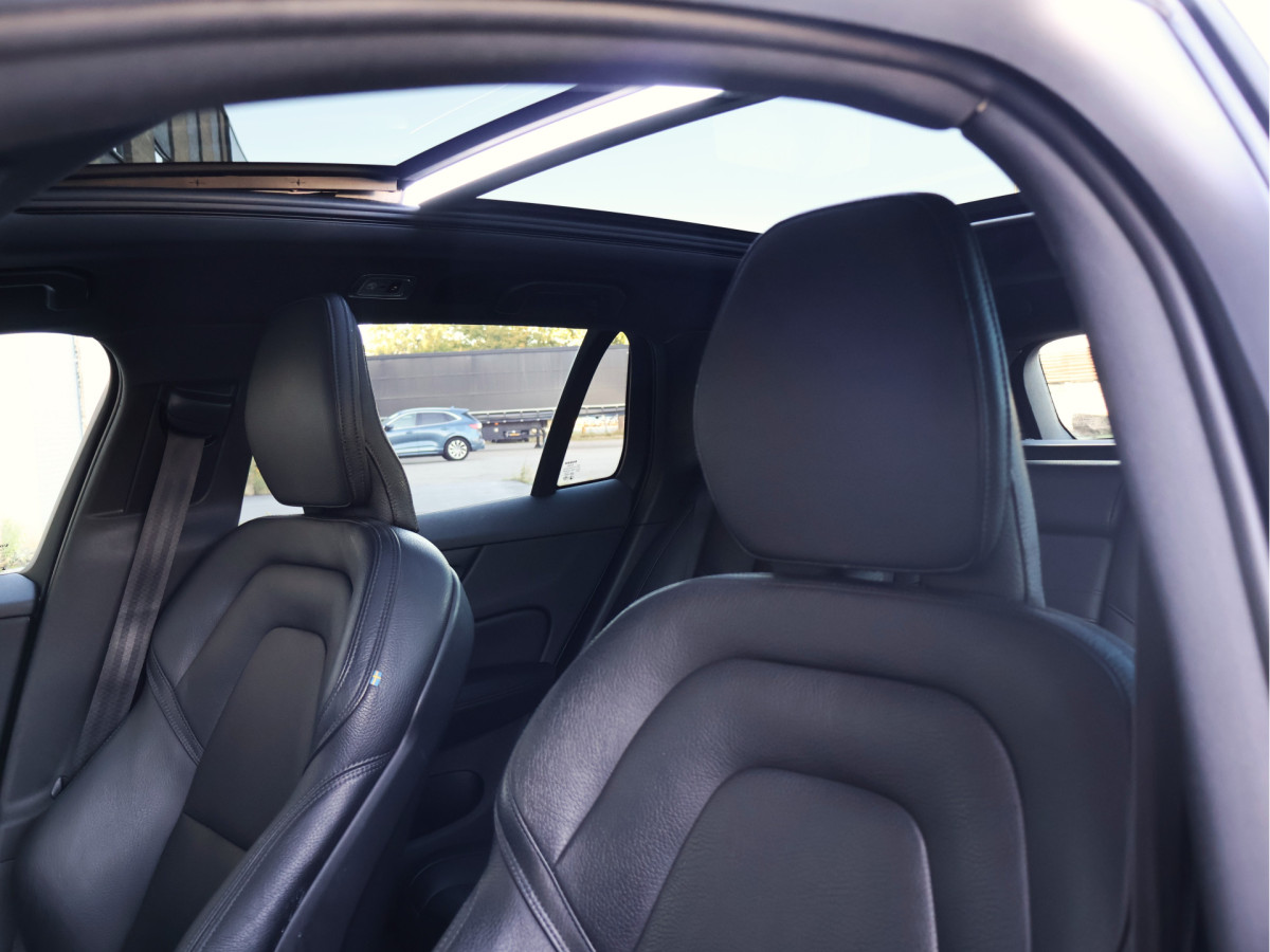 Volvo V60 2.0 T6 Recharge AWD R-Design