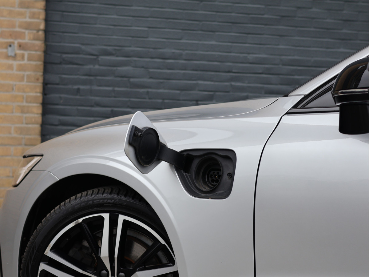 Volvo V60 2.0 T6 Twin Engine AWD R-Design
