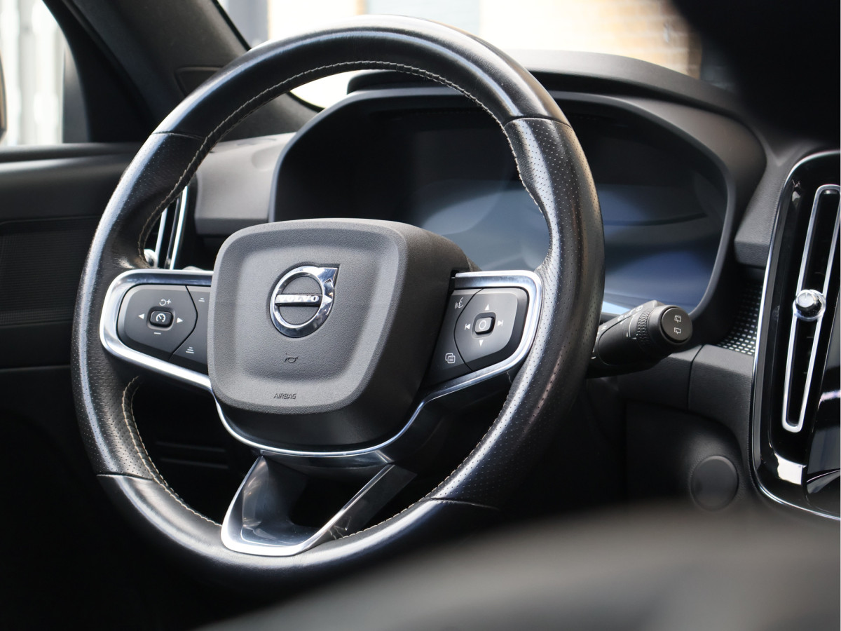 Volvo XC40 Recharge P8 AWD R-Design 408PK