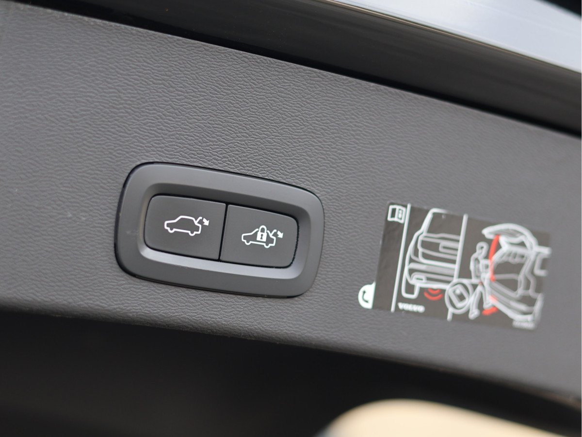 Volvo XC40 Recharge P8 AWD R-Design 408PK