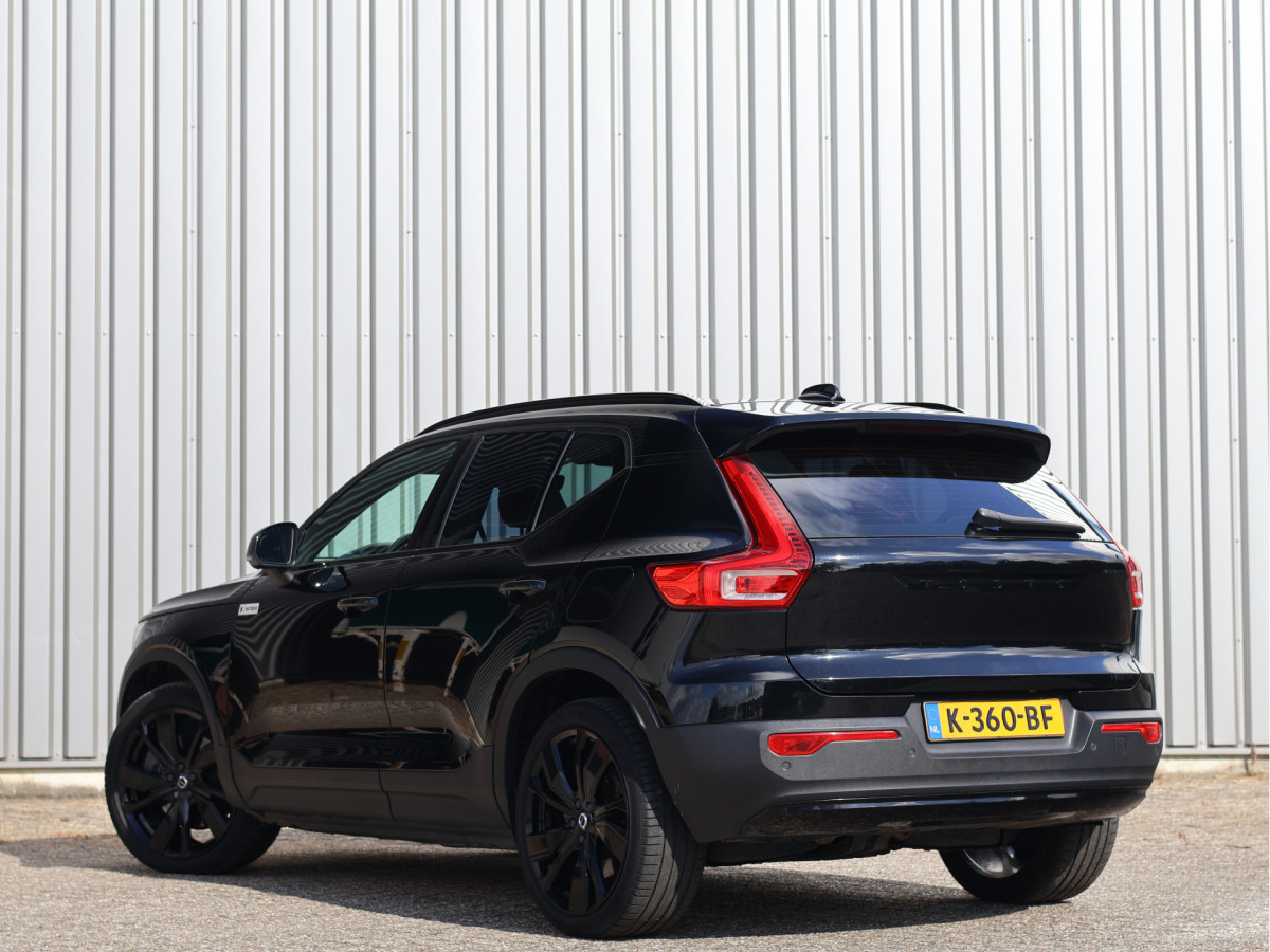 Volvo XC40 Recharge P8 AWD R-Design 408PK