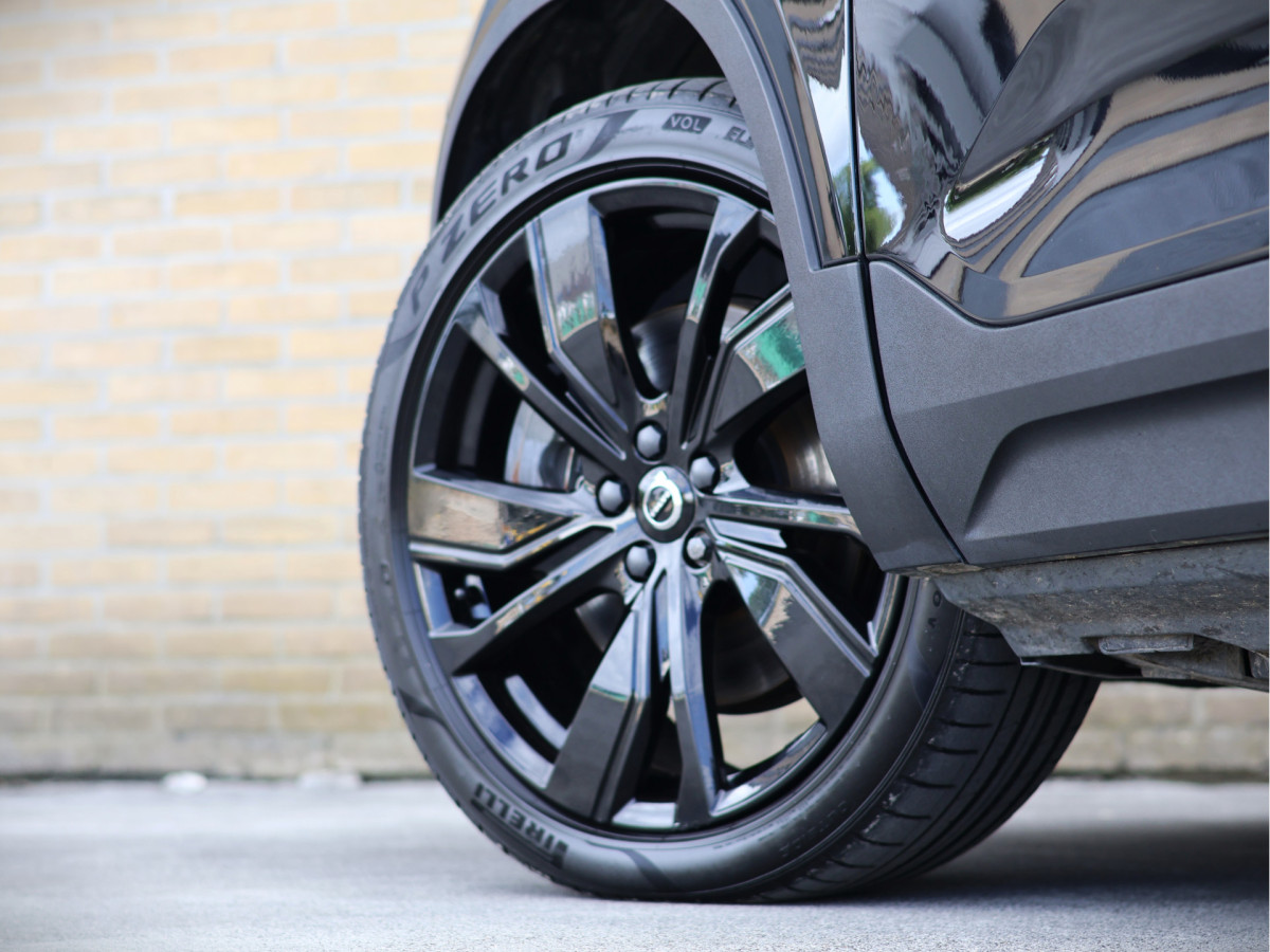 Volvo XC40 Recharge P8 AWD R-Design 408PK