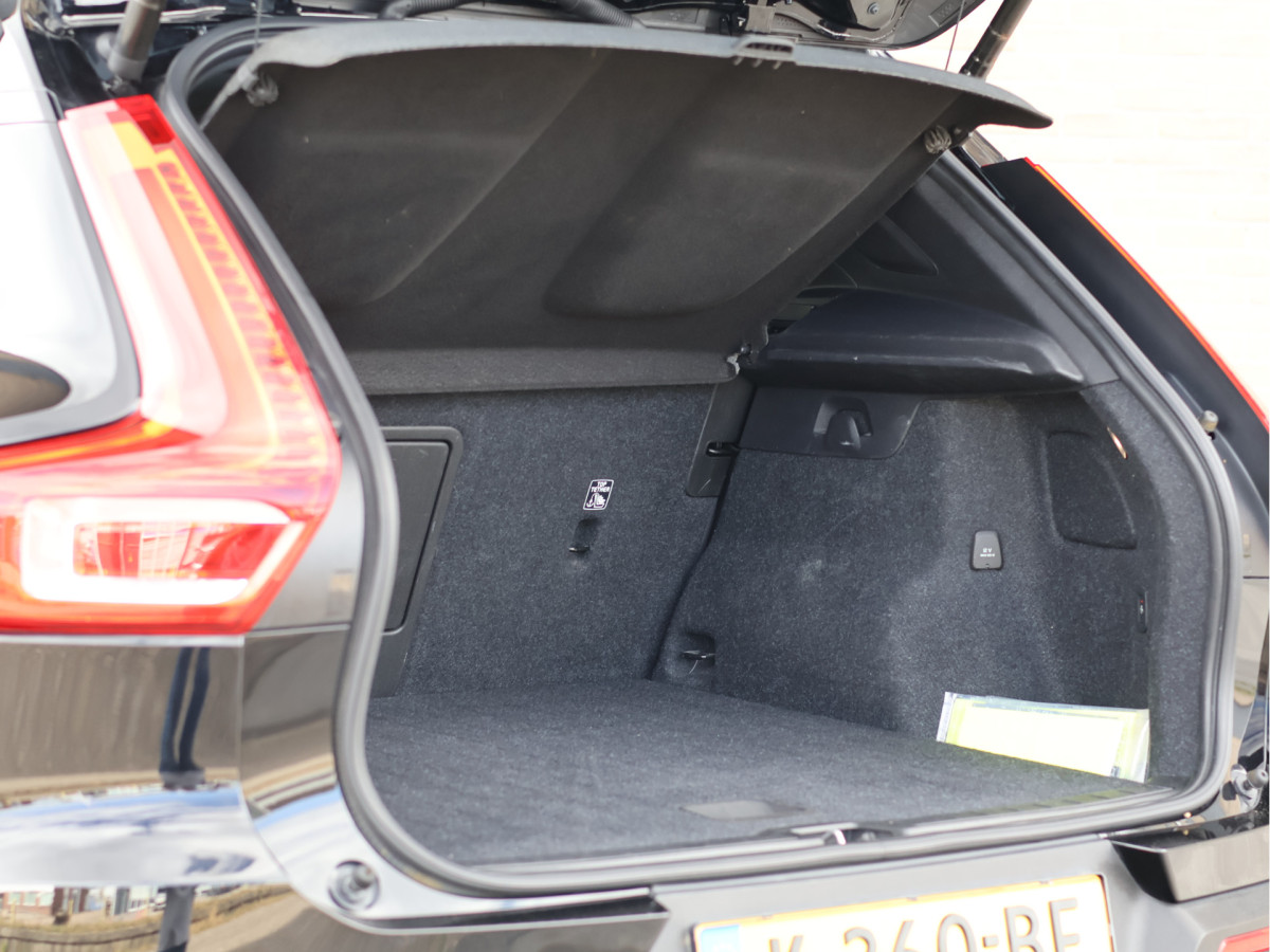 Volvo XC40 Recharge P8 AWD R-Design 408PK