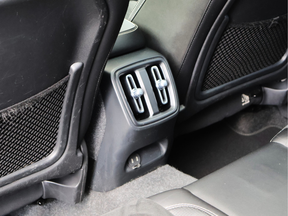 Volvo XC40 Recharge P8 AWD R-Design 408PK