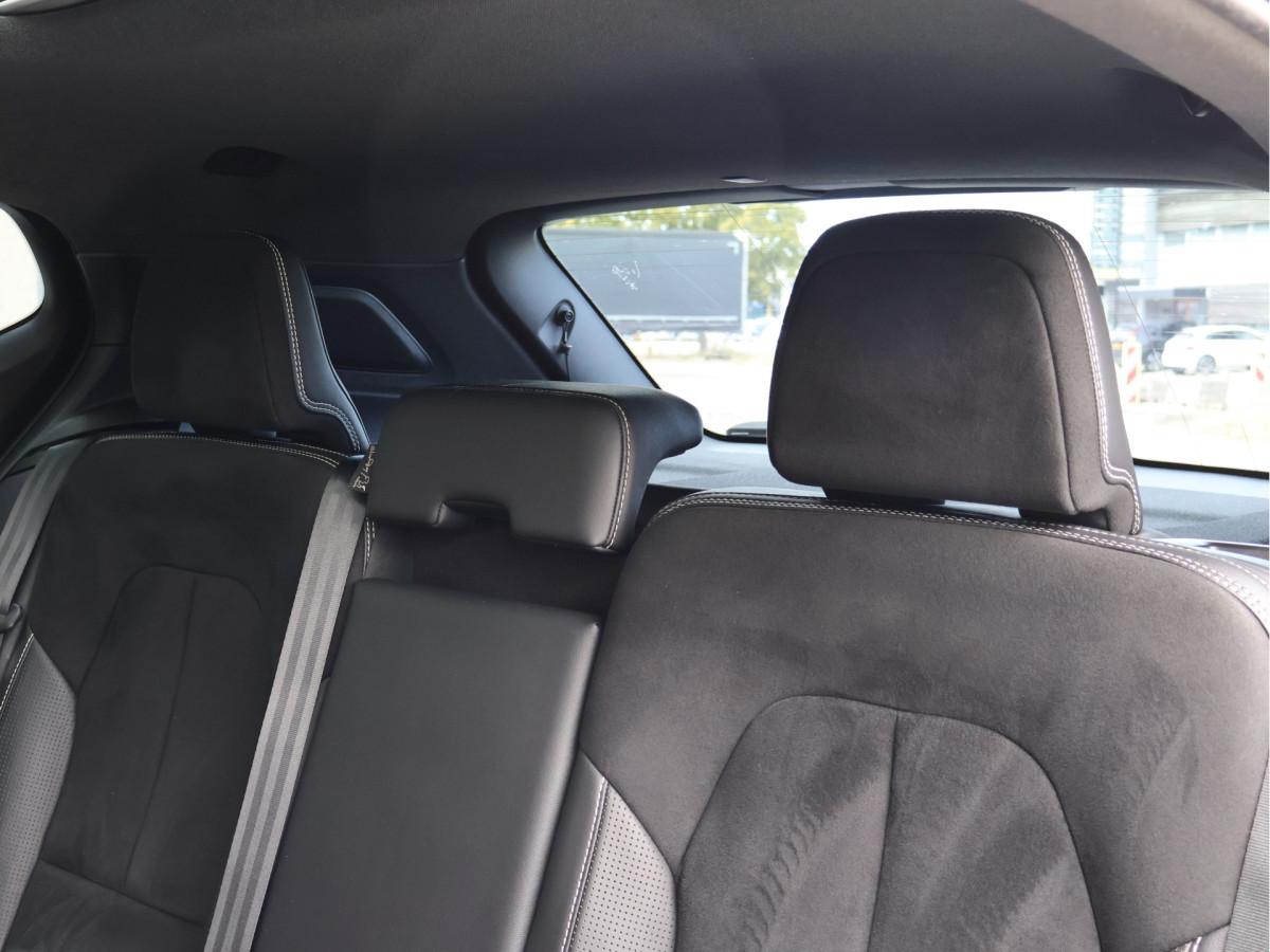 Volvo XC40 Recharge P8 AWD R-Design 408PK