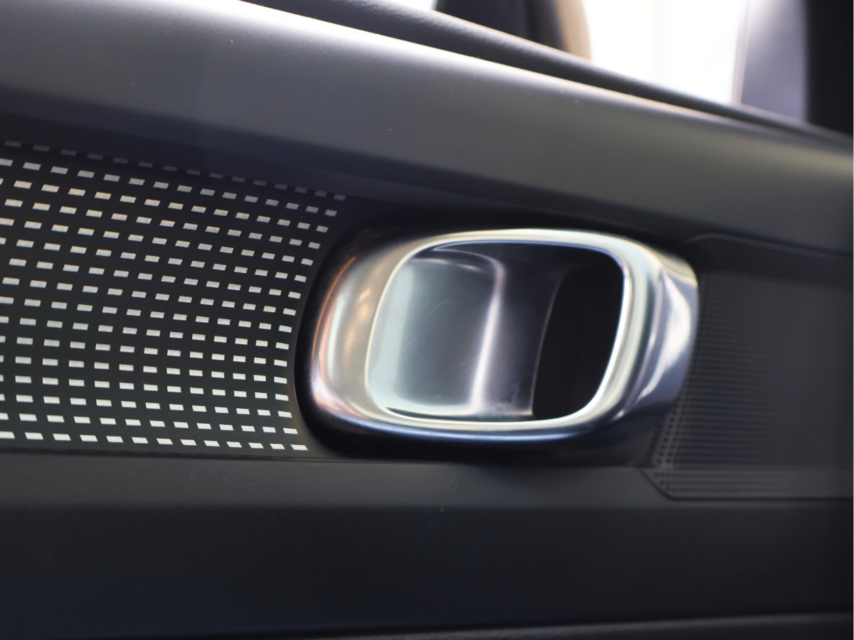 Volvo XC40 Recharge P8 AWD R-Design 408PK