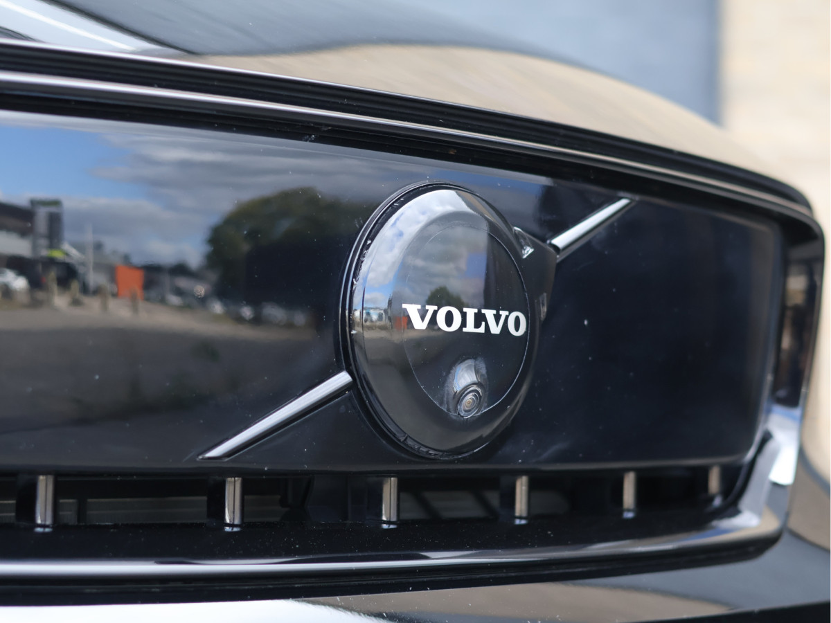 Volvo XC40 Recharge P8 AWD R-Design 408PK