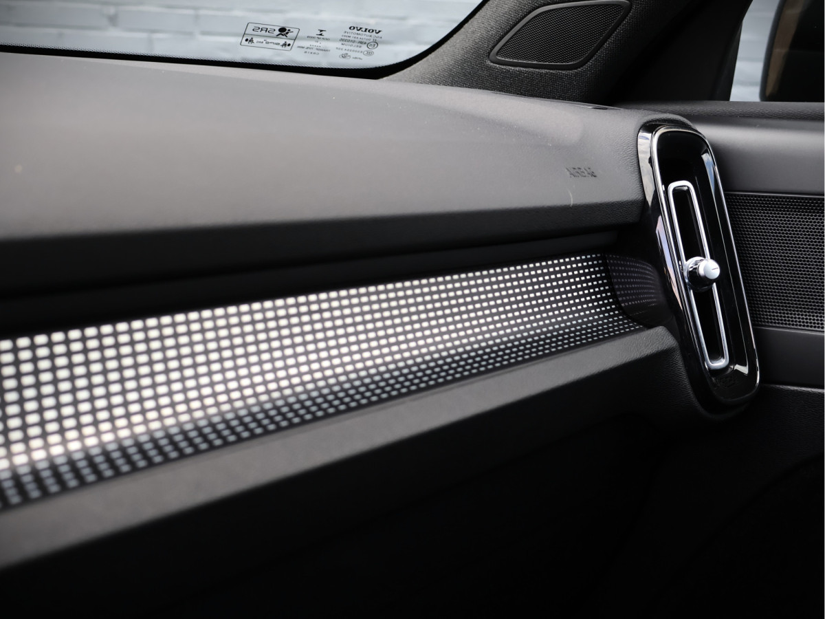 Volvo XC40 Recharge P8 AWD R-Design 408PK