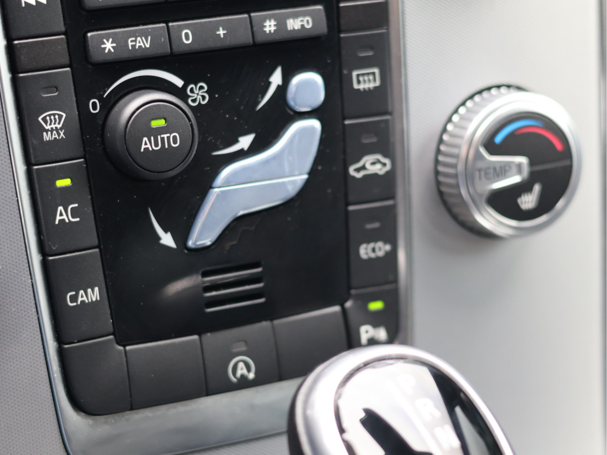 Volvo XC60 2.0 T5 FWD Polar+ Automaat